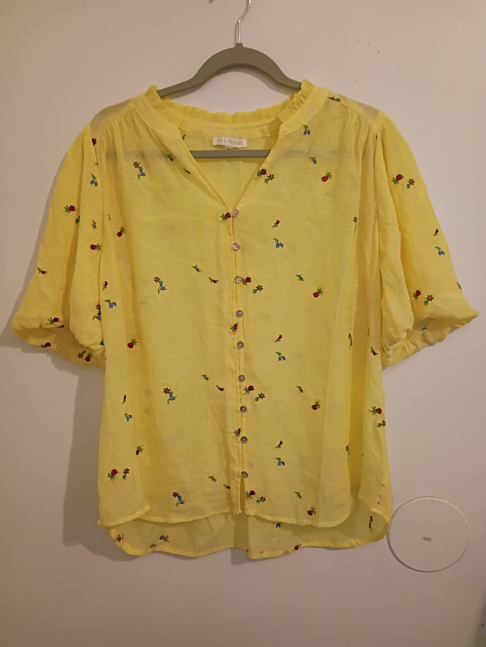 Fig+Flower Yellow Floral-Embroidered Button Front Women’s Blouse Sz L